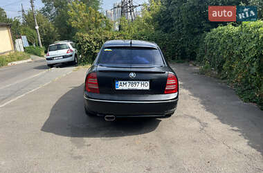 Лифтбек Skoda Superb 2006 в 