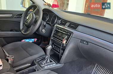 Лифтбек Skoda Superb 2011 в 