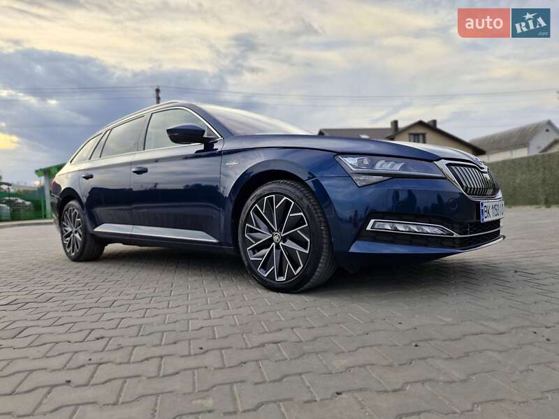 Универсал Skoda Superb 2020 в Вараше