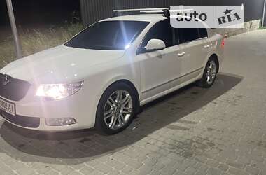 Лифтбек Skoda Superb 2012 в Львове