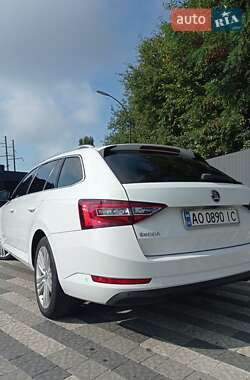 Универсал Skoda Superb 2016 в Ужгороде