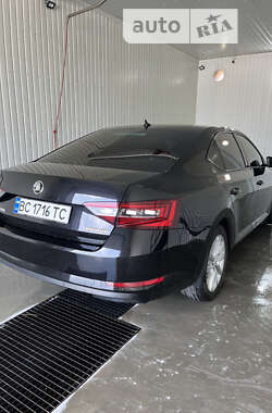 Лифтбек Skoda Superb 2015 в 