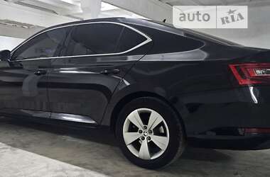 Лифтбек Skoda Superb 2018 в 