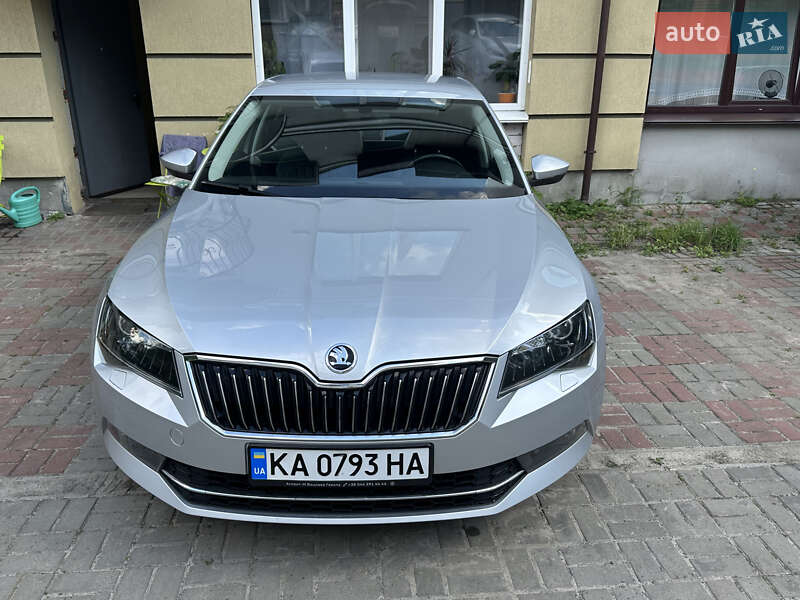 Лифтбек Skoda Superb 2018 в Киеве