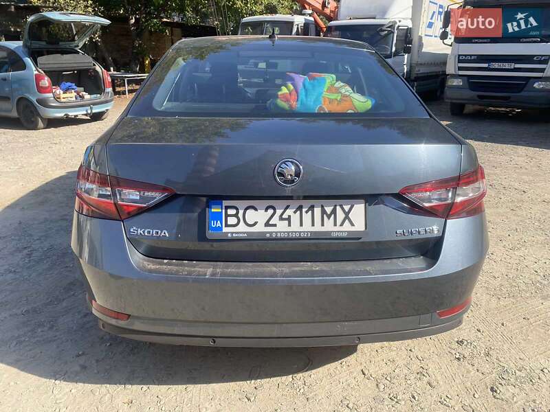 Лифтбек Skoda Superb 2015 в Львове