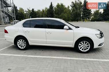 Лифтбек Skoda Superb 2013 в 