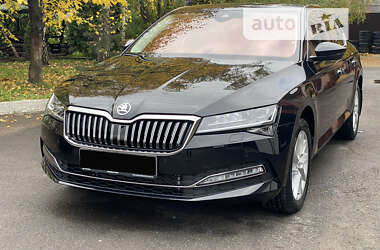 Лифтбек Skoda Superb 2022 в 