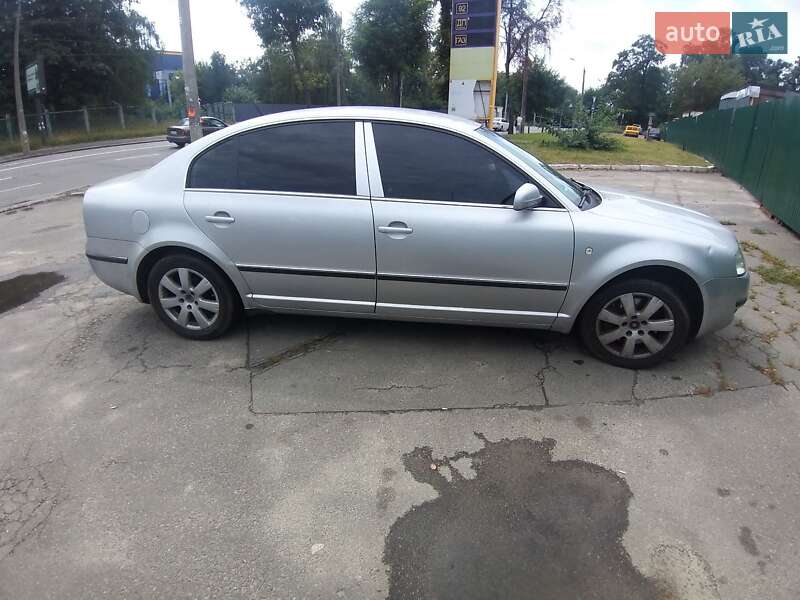 Лифтбек Skoda Superb 2004 в Киеве