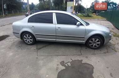 Лифтбек Skoda Superb 2004 в 