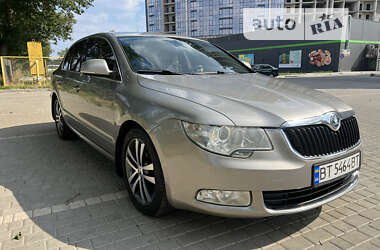 Лифтбек Skoda Superb 2010 в Одессе