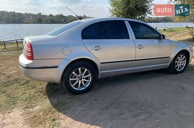 Ліфтбек Skoda Superb 2002 в Валках