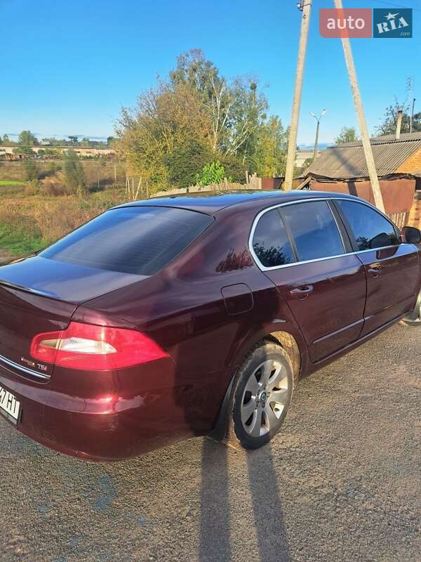 Универсал Skoda Superb 2012 в Радомышле