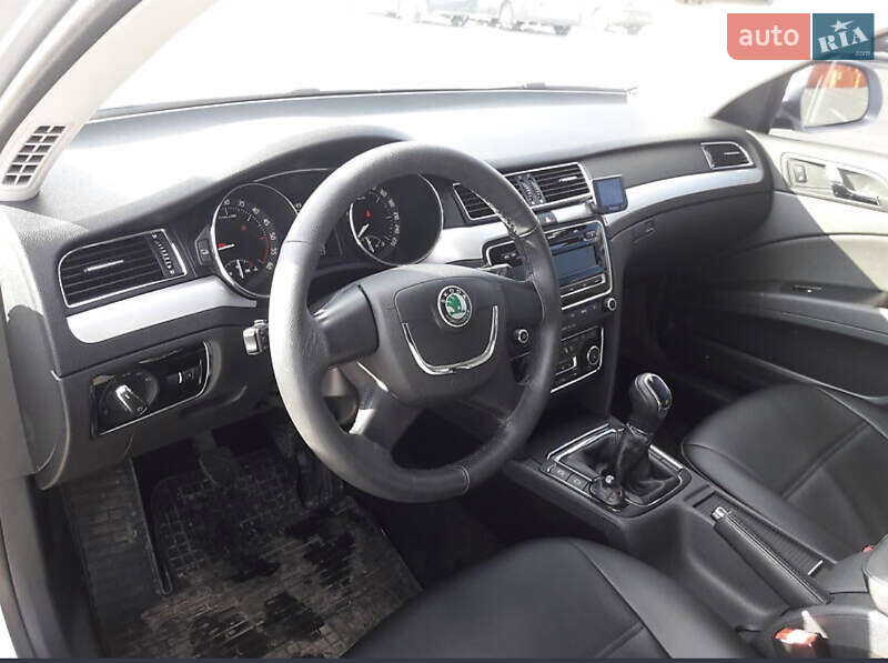 Универсал Skoda Superb 2012 в Умани