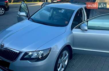 Лифтбек Skoda Superb 2015 в 