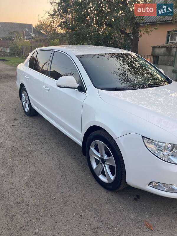 Ліфтбек Skoda Superb 2012 в Козелеці