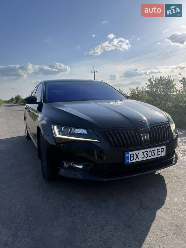 Ліфтбек Skoda Superb 2015 в Городку