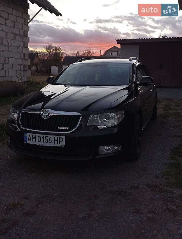 Универсал Skoda Superb 2011 в Звягеле