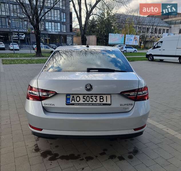 Лифтбек Skoda Superb 2015 в Ужгороде