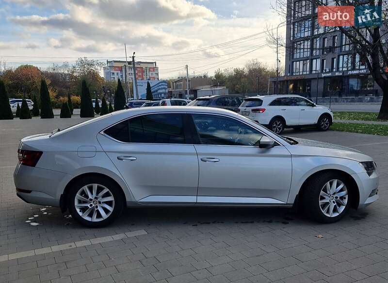 Лифтбек Skoda Superb 2015 в Ужгороде