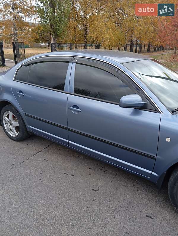 Лифтбек Skoda Superb 2006 в Днепре