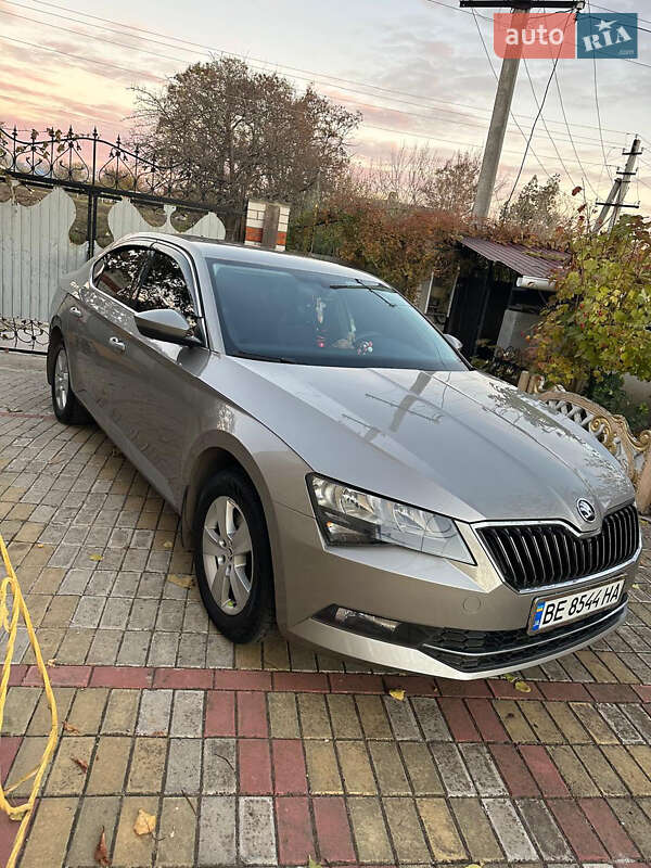 Лифтбек Skoda Superb 2018 в 