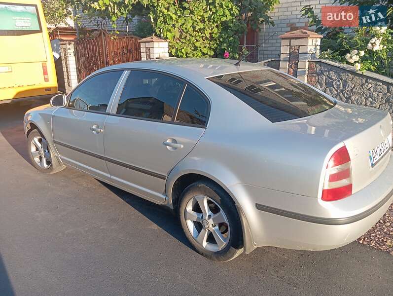 Лифтбек Skoda Superb 2007 в Черняхове