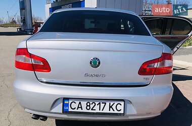 Лифтбек Skoda Superb 2011 в 