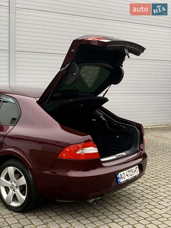 Лифтбек Skoda Superb 2012 в Мукачево