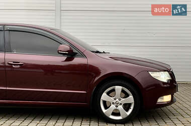 Лифтбек Skoda Superb 2012 в 
