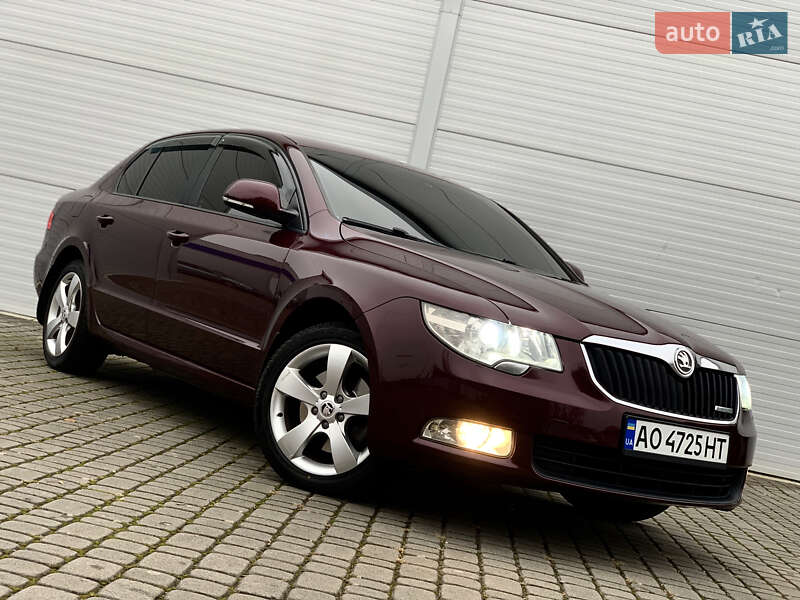 Лифтбек Skoda Superb 2012 в Мукачево
