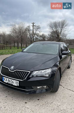 Лифтбек Skoda Superb 2016 в 
