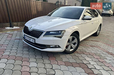 Лифтбек Skoda Superb 2017 в 