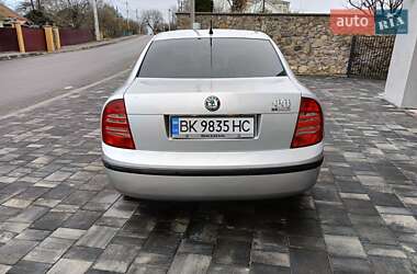 Ліфтбек Skoda Superb 2002 в Острозі