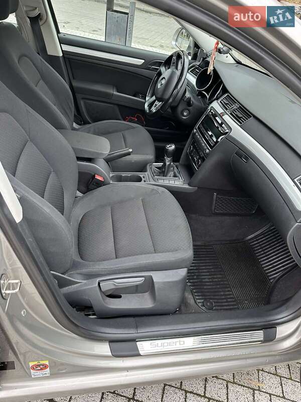 Лифтбек Skoda Superb 2014 в Львове