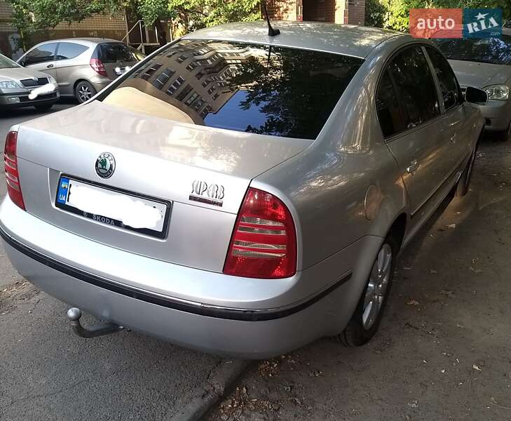 Лифтбек Skoda Superb 2004 в Киеве