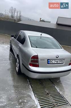 Лифтбек Skoda Superb 2004 в Славском