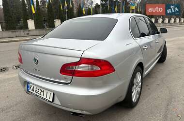 Лифтбек Skoda Superb 2011 в 