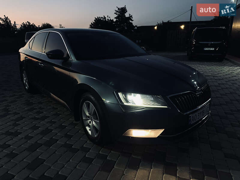 Ліфтбек Skoda Superb 2016 в Мукачевому