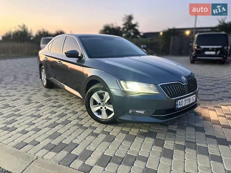 Ліфтбек Skoda Superb 2016 в Мукачевому