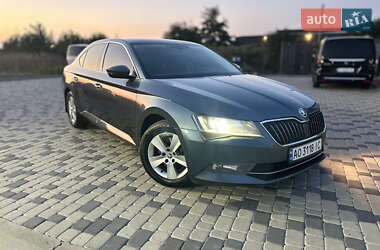 Лифтбек Skoda Superb 2016 в 