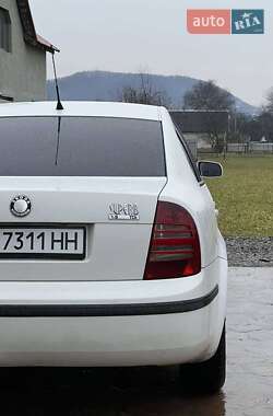 Лифтбек Skoda Superb 2003 в Калинах