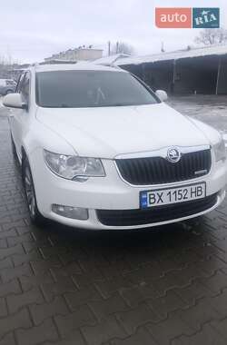 Универсал Skoda Superb 2011 в Староконстантинове