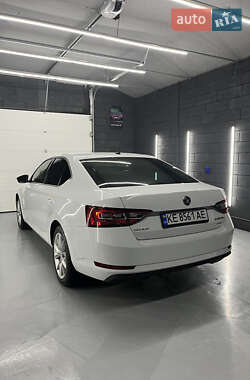 Лифтбек Skoda Superb 2016 в 