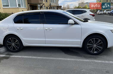 Лифтбек Skoda Superb 2010 в Софиевской Борщаговке