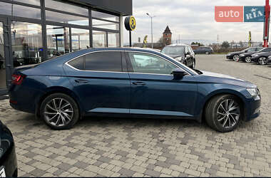 Лифтбек Skoda Superb 2016 в 