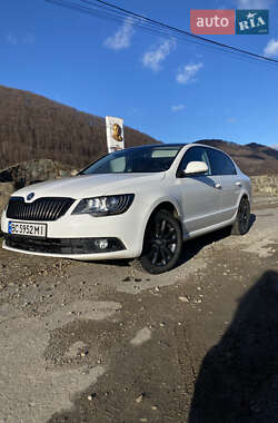 Лифтбек Skoda Superb 2013 в 