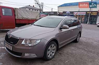 Універсал Skoda Superb 2011 в Тростянці