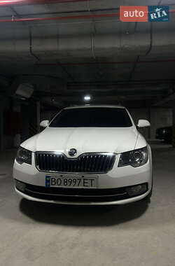 Універсал Skoda Superb 2014 в Тернополі