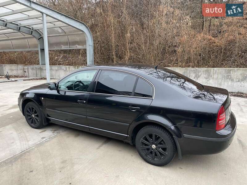 Ліфтбек Skoda Superb 2002 в Києві