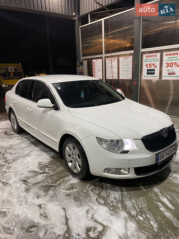 Лифтбек Skoda Superb 2011 в Кропивницком